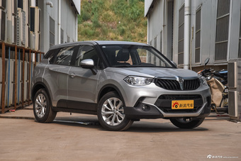 2016款中华V3 1.5L自动智能型 科技银