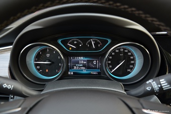 2017款昂科威2.0T自动四驱豪华型28T 雪域白