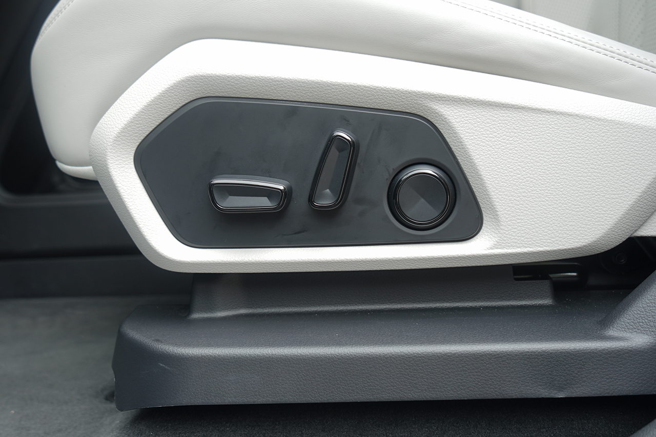 2018款蔚来ES8 创始版