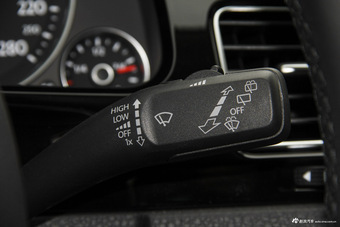 2017款途锐3.0T自动行政版 