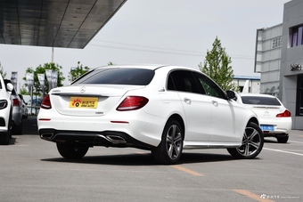 2018款奔驰E级改款2.0T自动 200L 运动型