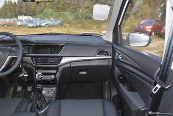 2016款长安欧尚1.5L手动豪华型