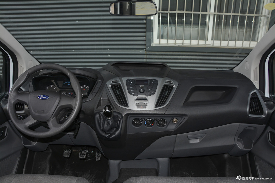 2017款新全顺 2.0T自动汽油多功能商用车短轴低顶