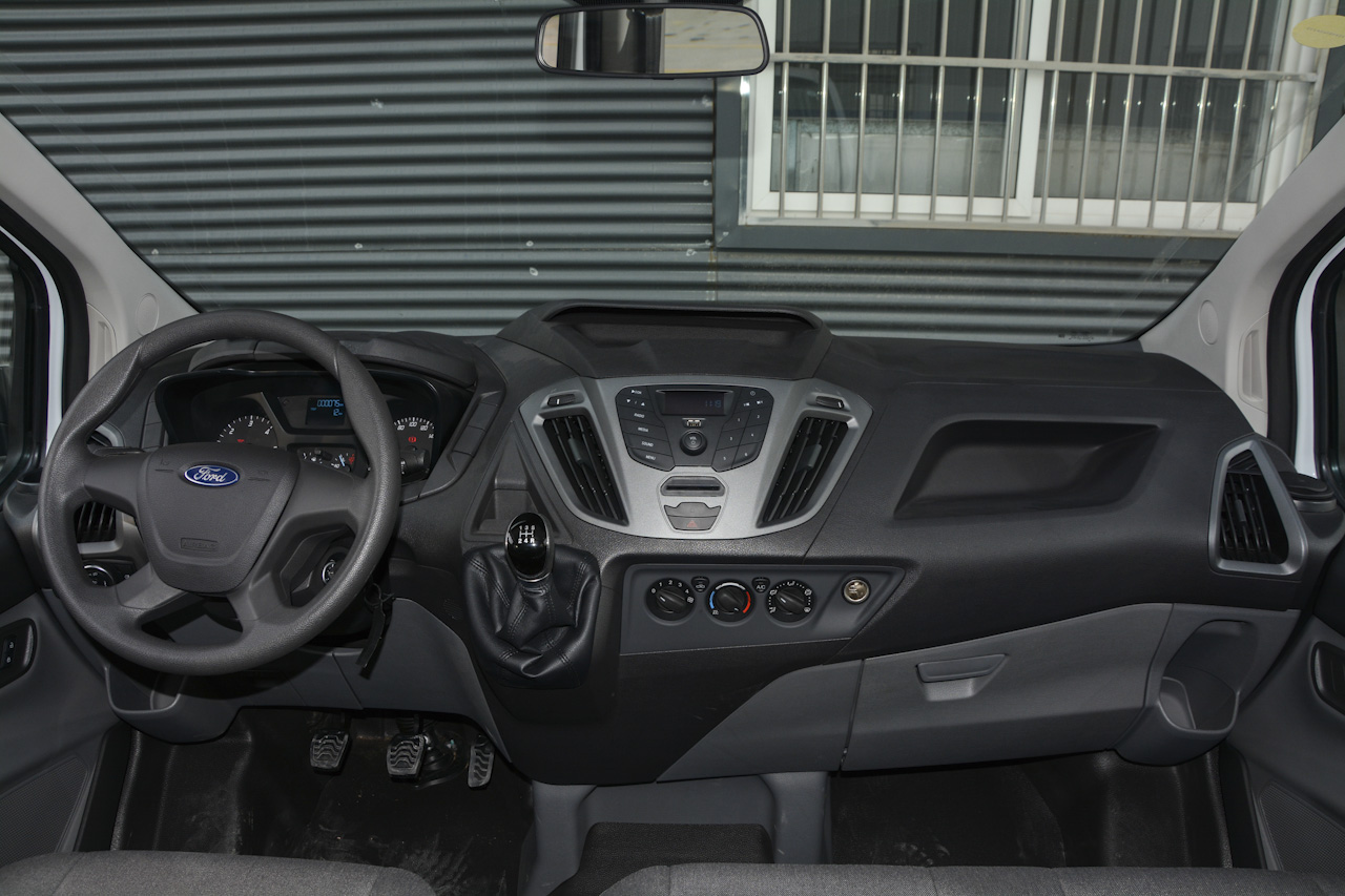 2017款新全顺 2.0T自动汽油多功能商用车短轴低顶