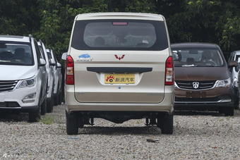 2012款五菱荣光1.5L加长标准型