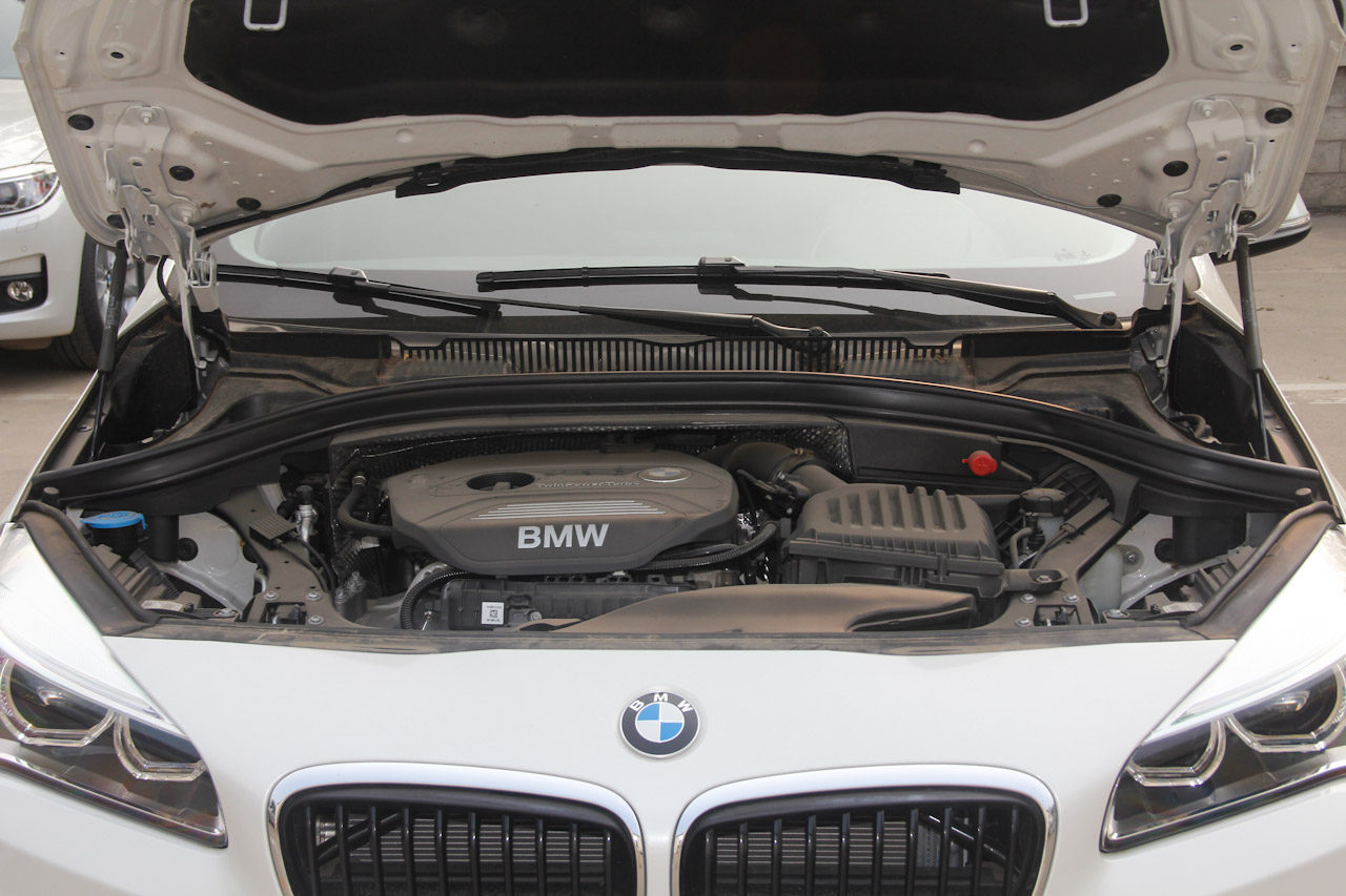 2016款宝马2系旅行车218i 1.5T自动运动设计套装