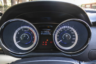 2015款雄师F22 1.9T手动四驱柴油豪华型