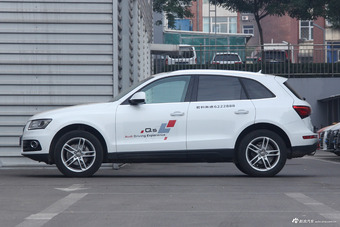 2017款奥迪Q5 2.0T自动40TFSI舒适型 