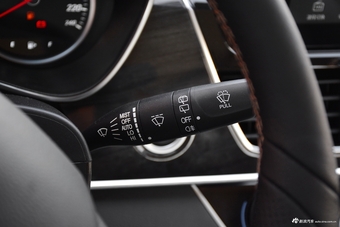 2017款宝骏560 1.5T DCT旗舰型7座