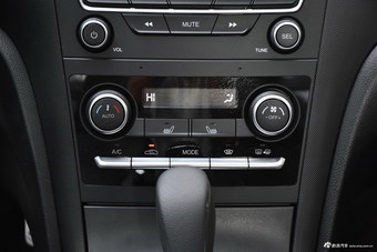 2018款奔腾B70 1.8T自动轿跑版互联智享型