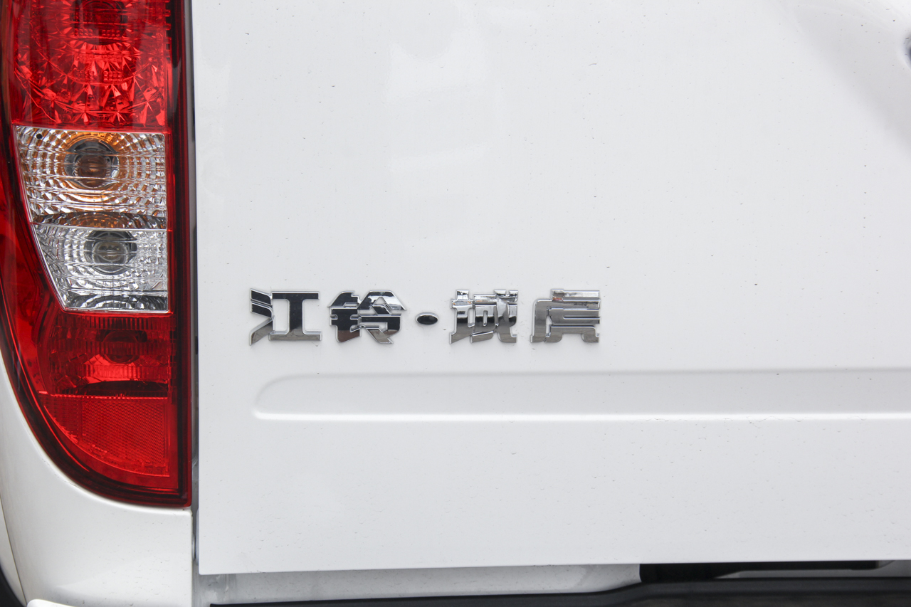 2017款域虎7 2.4T手动柴油两驱豪华版JX4D24A5L