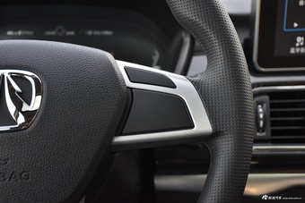 2017款北汽威旺 M50F 1.5L 手动豪华型 棕色