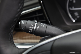 2016款XT5 2.0T自动28T四驱领先型