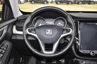 2016款众泰SR7 1.5T手动魔方之心版