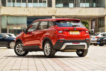 2016款中华V3 1.5L手动智能型 炫耀红