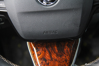 2016款东风A9 1.8T自动尊贵型