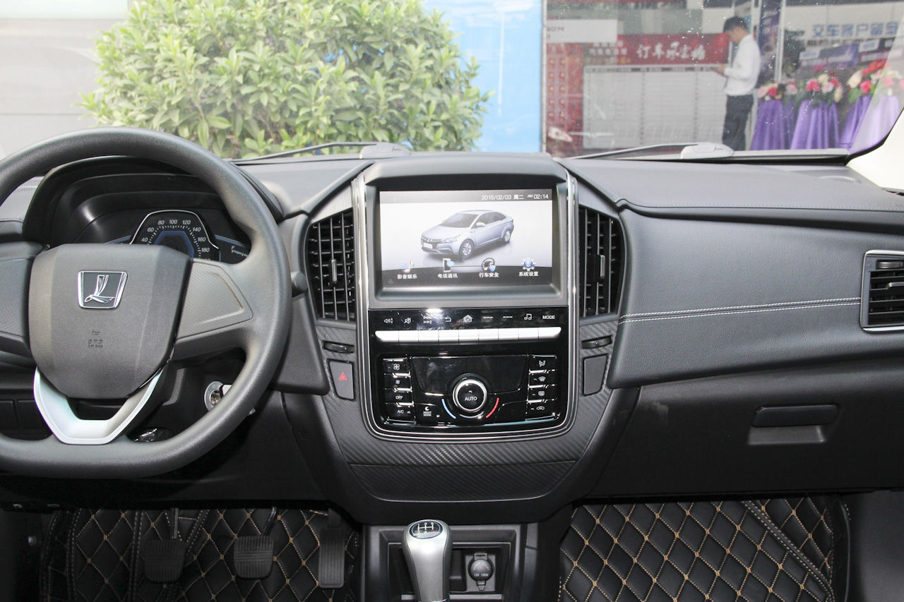 2016款锐3 1.6L手动尊享型天窗版