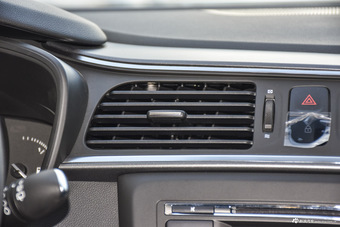 2016款科雷嘉2.0L自动两驱舒适版