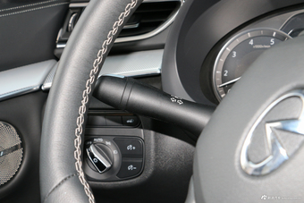 2018款英菲尼迪QX50 2.0T自动两驱时尚版