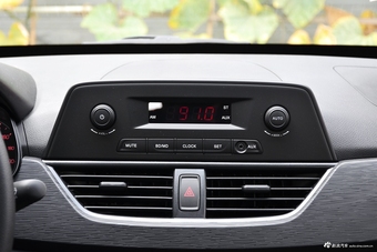 2016款宝骏310 1.2L手动超值型