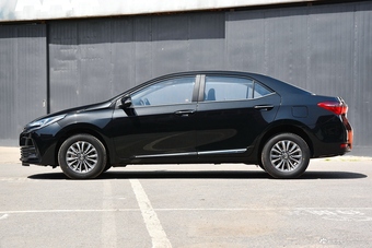 2018款一汽丰田卡罗拉 1.2T GL-i智辉版