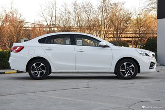 2017款海马福美来 1.6L 手动豪华型（白）