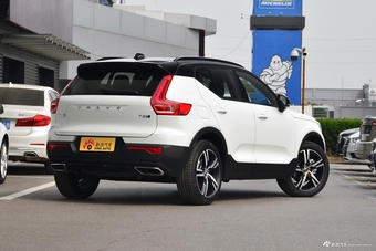 2019款沃尔沃XC40 2.0T四驱运动日暮水晶白T5