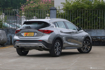 2017款英菲尼迪QX30 2.0T自动四驱运动版