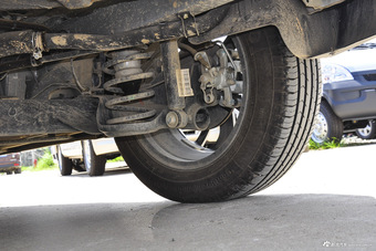 2016款 宝骏560 1.8L手动豪华型 大地棕