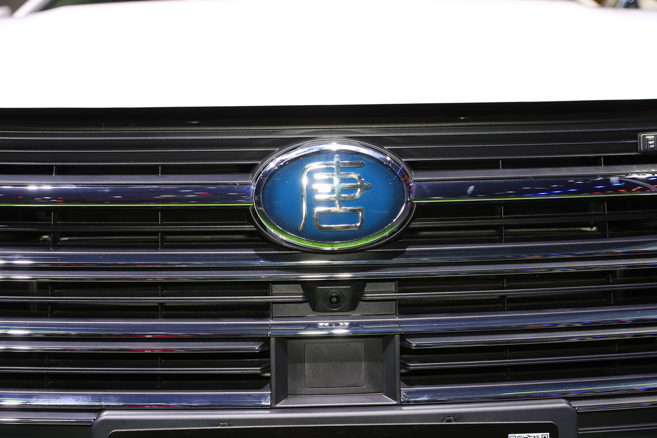 2018广州车展实拍：比亚迪唐DM五座版