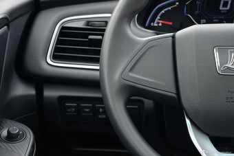 2016款锐3 1.6L CVT尊享型天窗版