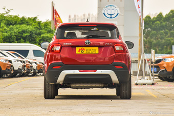 2016款中华V3 1.5T自动旗舰型 炫耀红