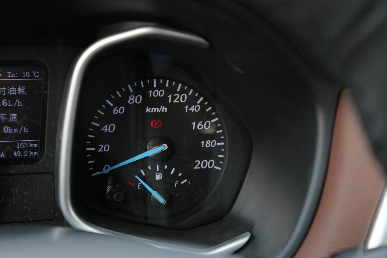 2016款领主 2.5T手动两驱超豪华型