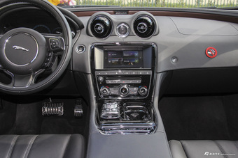2015款捷豹XJL 3.0L自动SC两驱尊享商务版