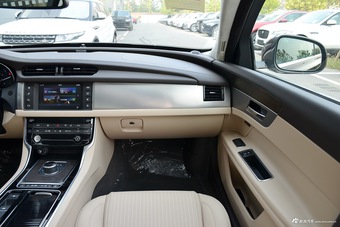 2017款捷豹XFL 2.0T自动200PS豪华版