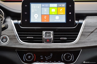 2017款宝骏730 1.5T自动旗舰型7座