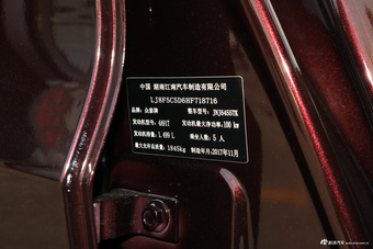 2017款众泰SR7 1.5T自动魔方之梦版