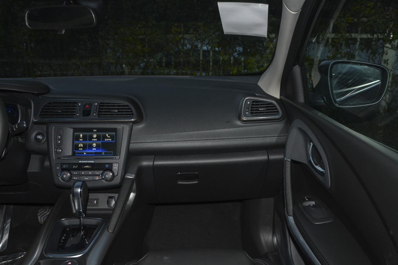 2017款科雷嘉2.0L自动豪华版