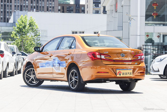 2015款比亚迪秦1.5T自动双冠旗舰版