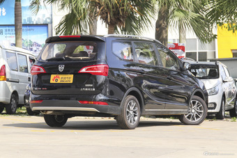 2017款宝骏730 1.5T手动时尚型7座