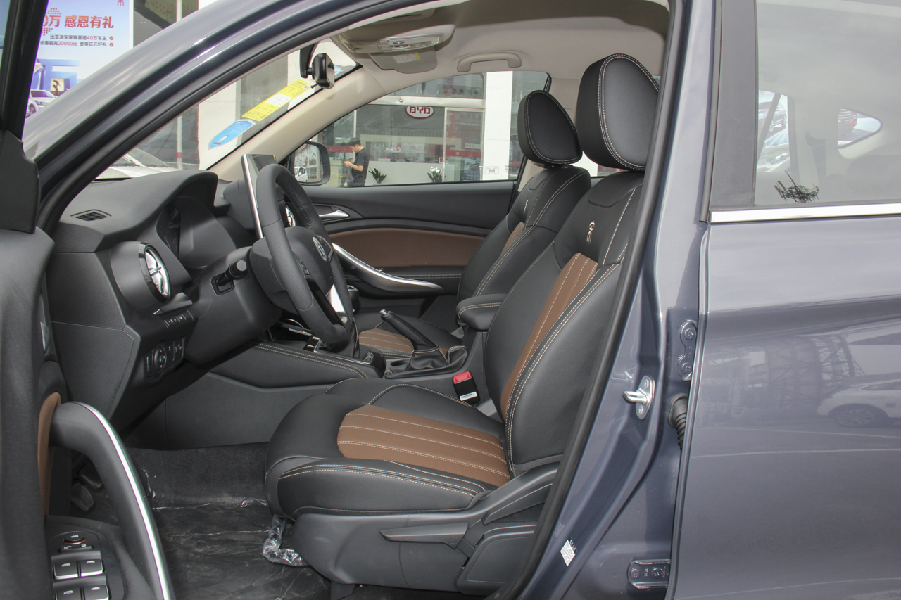 2019款比亚迪宋1.5TI手动智联越动型