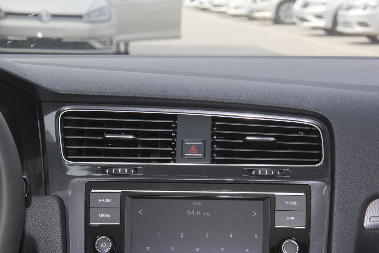 2018款高尔夫1.4T自动舒适型230TSI