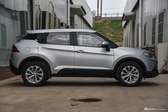 2016款中华V3 1.5L自动智能型 科技银