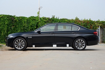 2017款宝马5系2.0T自动528Li 领先型