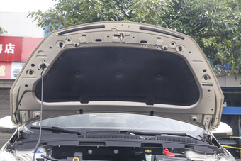 2016款艾瑞泽5 1.5L手动领锐版 秀色金