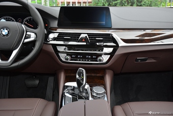 2018款宝马5系2.0T自动525Li 豪华套装