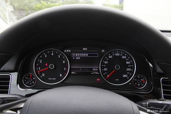 2017款途锐3.0T自动行政版 