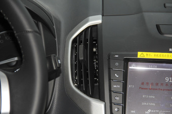 2015款五十铃D-MAX 2.5T自动四驱超豪华款