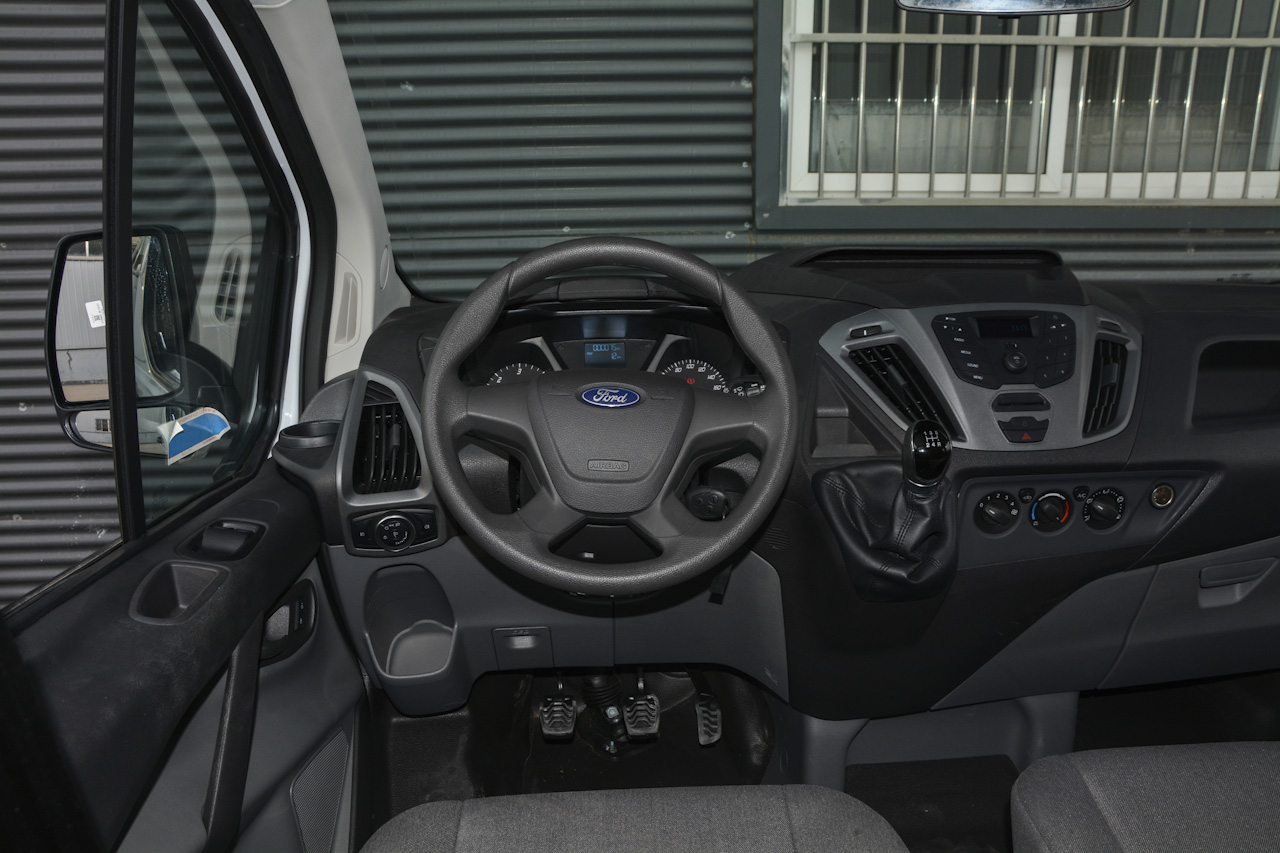 2017款新全顺 2.0T自动汽油多功能商用车短轴低顶