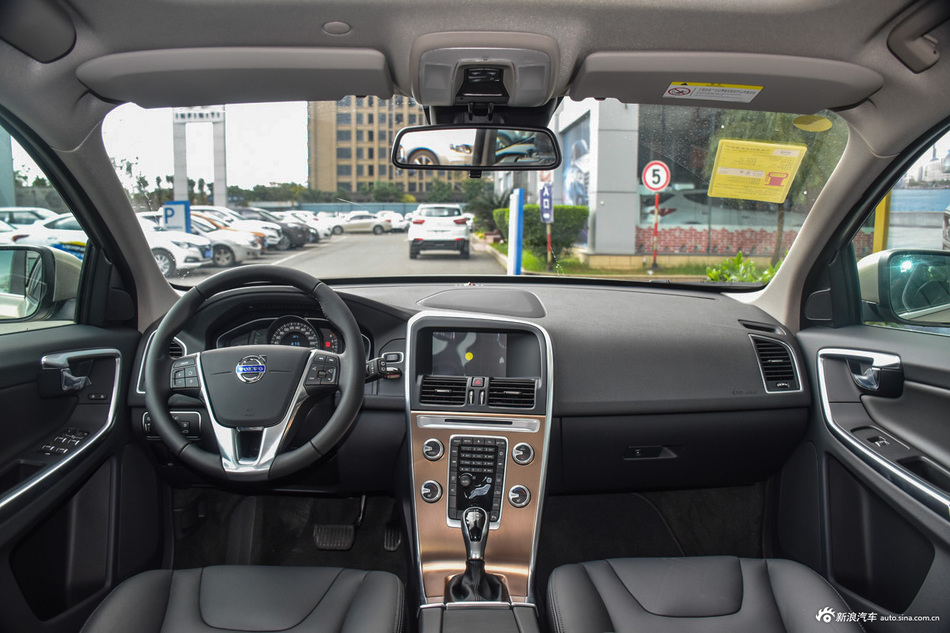 2017款沃尔沃XC60 2.0T自动T5 智进版
